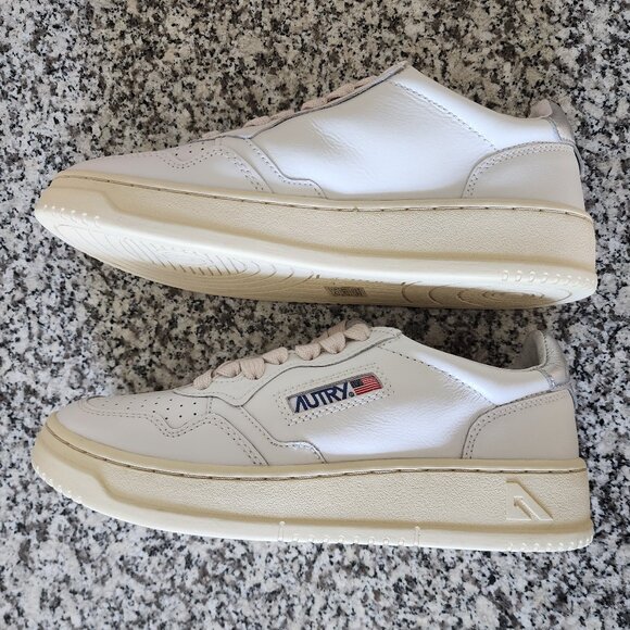 Autry Medalist Low Women’s Sneakers – White Silver Retro Vibes 👟✨ - Picture 11 of 12
